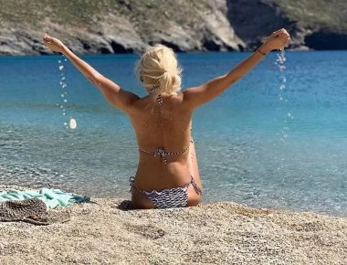 Ελένη Μενεγάκη: «Κορμί λαμπάδα» μέσα στο βυθό! (φώτο)